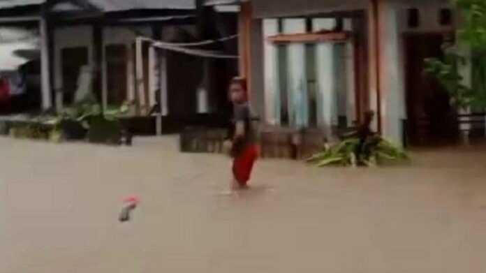 banjir-di-desa-saletto-mamuju-sulbar_1