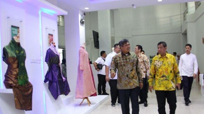 kemenperin-masrokhan-baju-kuning