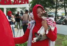 Pecinta Satwa Kibarkan Bendera Merah Putih Di Tugu Nol Banda Aceh