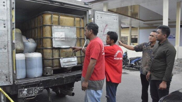 BBM-Ilegal_solar_Aceh-Barat_2023