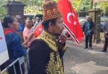 Tepat HUT RI Ke 78 ASNLF, RMS Dan OPM Demontrasi Di Depan Sekolah Indonesia Di Belanda