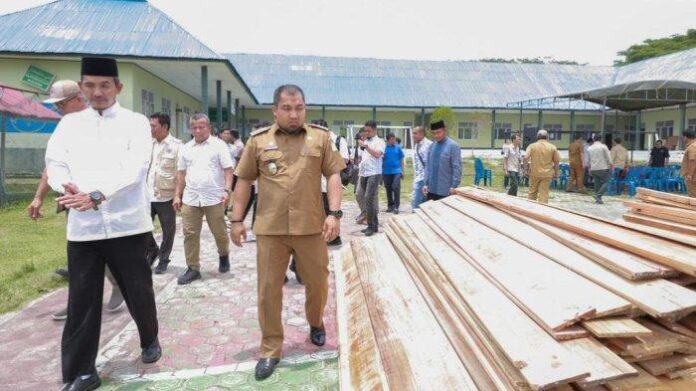 bantuan-material-dari-Gubernur-Aceh-untuk-pembangunan-sementara-Ponpes-Modern-Gontor