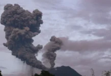 Erupsi Gunung Ibu Halmahera Barat Munculkan Abu Setinggi 1,5 Km.