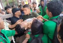 Detik-Detik Satpam Unimal Cekik Mahasiswa Saat Demonstrasi Di Kampus Pasca Sarjana