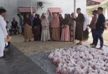 M Nur Owner Water Boom Tetap Pertahankan Tradisi Dan Semangat Berbagi Rezeki Dengan Warga