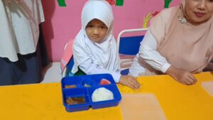 Pembagian Makanan