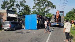 Truck Angkutan Barang