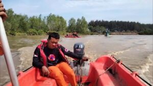 Anak Terseret Arus