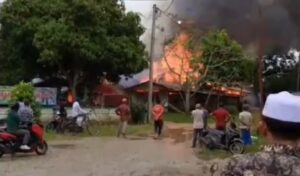 Rumah Yang Terbakar