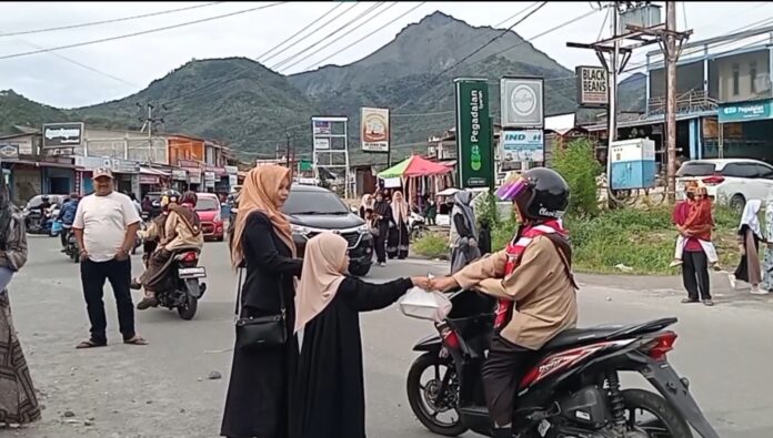 Berbagi Takjil