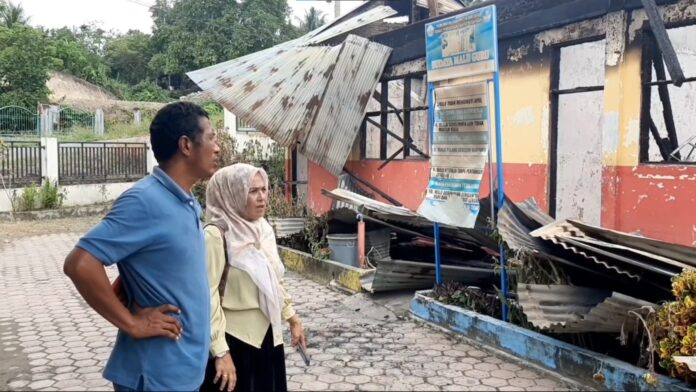 Terbakar