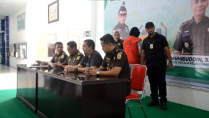 Dosen Ditangkap