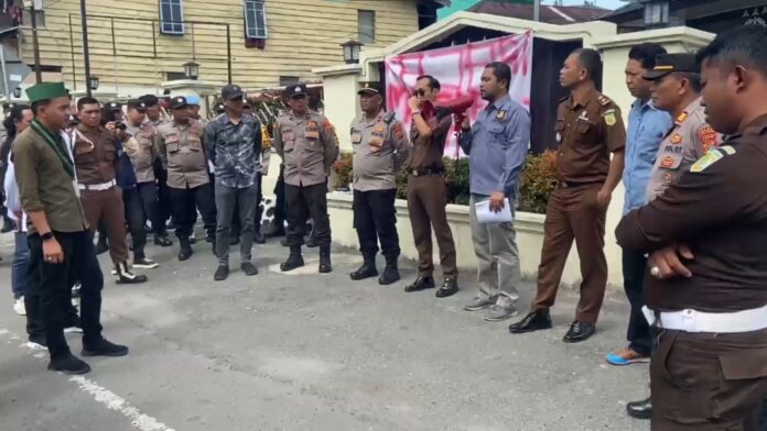 Masyarakat Demo