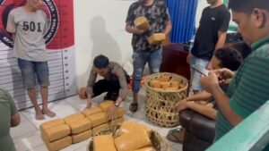Aksi Polisi Menyamar
